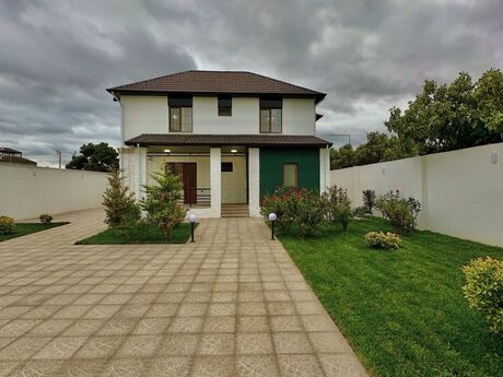 6 otaqlı həyət evi/bağ evi - Mərdəkan q. - 210 m²