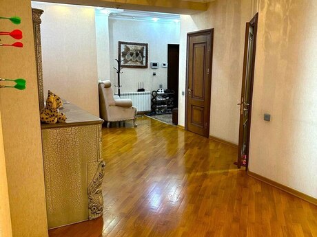4 otaqlı yeni tikili - Elmlər Akademiyası m. - 215 m²