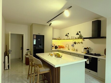2 otaqlı yeni tikili - Bakıxanov q. - 95 m²