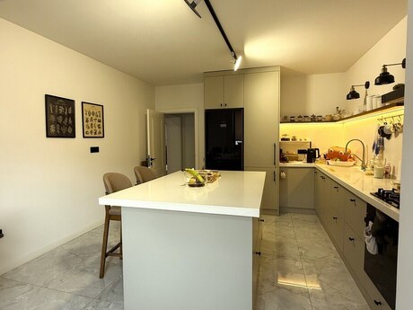 2 otaqlı yeni tikili - Bakıxanov q. - 95 m²