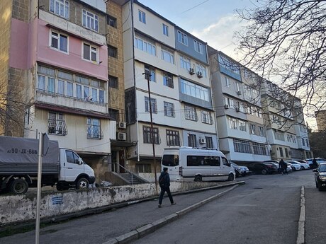 3 otaqlı köhnə tikili - İnşaatçılar m. - 100 m²