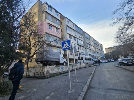 3 otaqlı köhnə tikili - İnşaatçılar m. - 100 m²