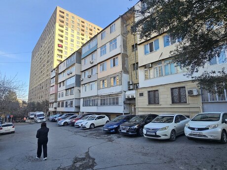 3 otaqlı köhnə tikili - İnşaatçılar m. - 100 m²