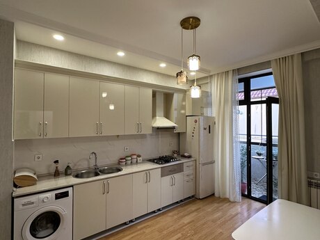 3 otaqlı yeni tikili - Bakıxanov q. - 97 m²