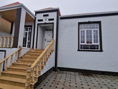 4 otaqlı həyət evi/bağ evi - Zabrat q. - 121 m²