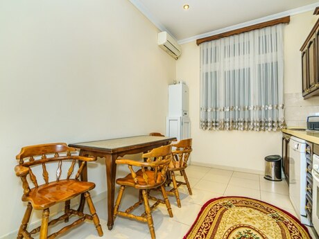 4 otaqlı köhnə tikili - İçəri Şəhər m. - 117 m²