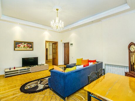 4 otaqlı köhnə tikili - İçəri Şəhər m. - 117 m²