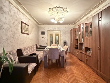 3 otaqlı köhnə tikili - Bakıxanov q. - 85 m²