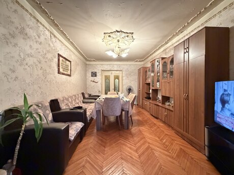 3 otaqlı köhnə tikili - Bakıxanov q. - 85 m²