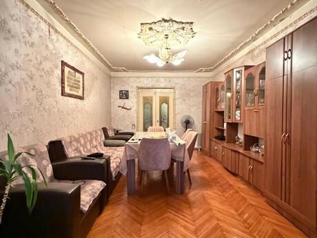 3 otaqlı köhnə tikili - Bakıxanov q. - 75 m²