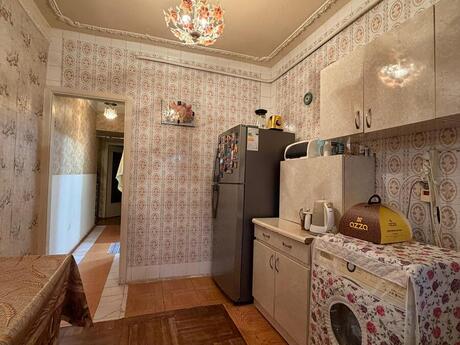 3 otaqlı köhnə tikili - Bakıxanov q. - 75 m²