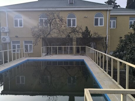 5 otaqlı həyət evi/bağ evi - Novxanı q. - 350 m²