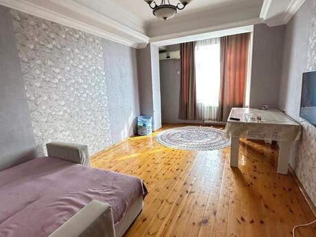3 otaqlı mənzil, 90 m², 8 Noyabr: 245 000 ₼ 3