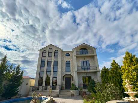 8 otaqlı həyət evi/bağ evi - Şüvəlan q. - 400 m²