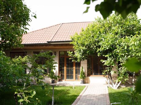 6 otaqlı həyət evi/bağ evi - Bakıxanov q. - 450 m²