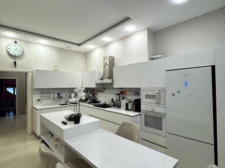 4 otaqlı yeni tikili - Nizami m. - 200 m²