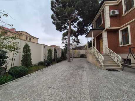 7 otaqlı həyət evi/bağ evi - Neftçilər m. - 420 m²