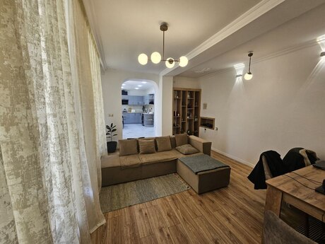5 otaqlı həyət evi/bağ evi - Badamdar q. - 380 m²