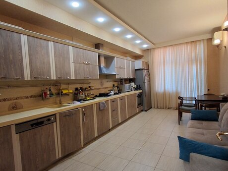 4 otaqlı yeni tikili - 28 May m. - 220 m²
