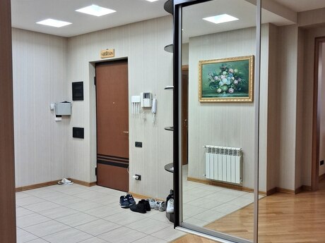 4 otaqlı yeni tikili - 28 May m. - 220 m²