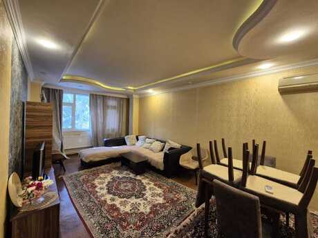 3 otaqlı köhnə tikili - İnşaatçılar m. - 70 m²