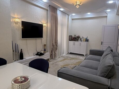 3 otaqlı yeni tikili - İnşaatçılar m. - 118.7 m²