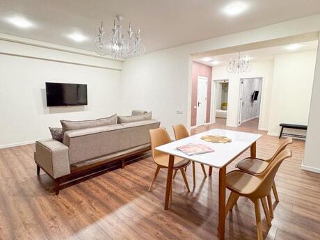 Kirayə 3 otaqlı mənzil, 100 m², 28 May: 1 700 ₼/ay 3