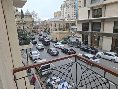 3 otaqlı köhnə tikili - Sahil m. - 80 m²