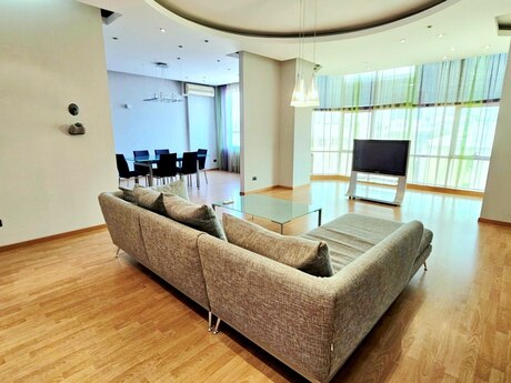 4-комн. новостройка - м. 28 мая - 186 м²