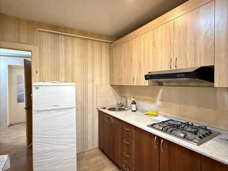2 otaqlı köhnə tikili - Elmlər Akademiyası m. - 70 m²