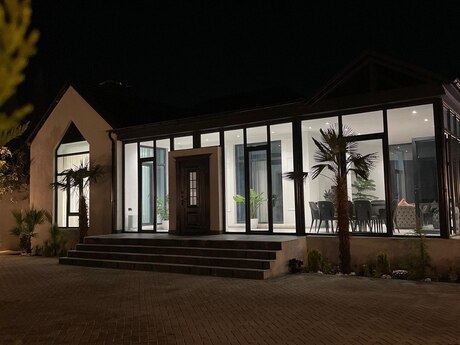 4 otaqlı həyət evi/bağ evi - Buzovna q. - 360 m²