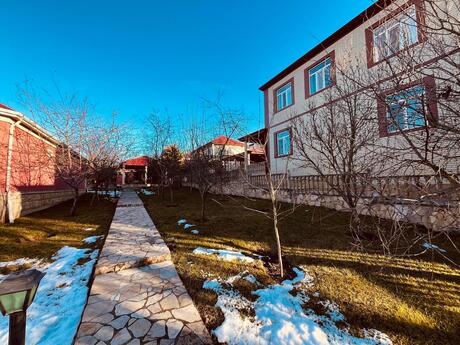 8 otaqlı həyət evi/bağ evi - Şamaxı - 360 m²