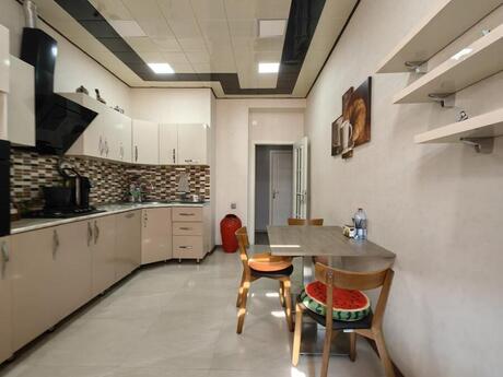 2-комн. новостройка - м. 8 ноября - 90 м²