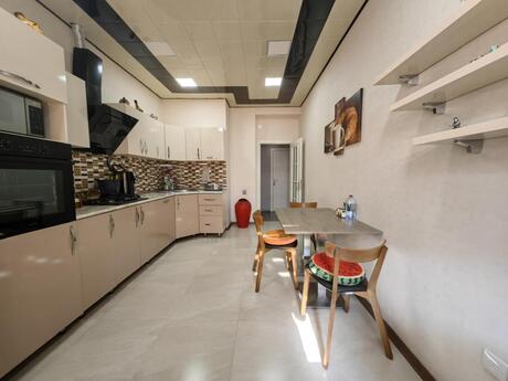 2-комн. новостройка - м. 8 ноября - 90 м²