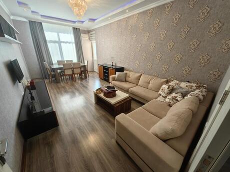 2-комн. новостройка - м. 8 ноября - 90 м²