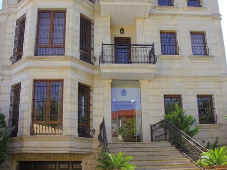 6 otaqlı həyət evi/bağ evi - Azadlıq Prospekti m. - 440 m²