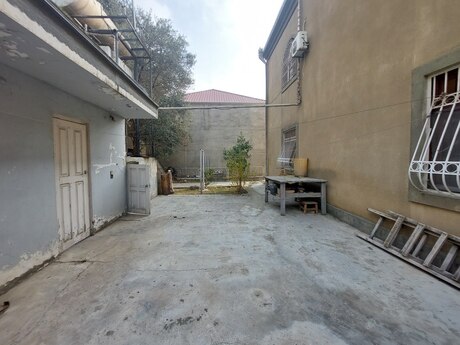 9 otaqlı həyət evi/bağ evi - Qaraçuxur q. - 400 m²