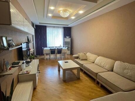 2 otaq · 100 m² · 4/18 mərtəbə, Memar Əcəmi