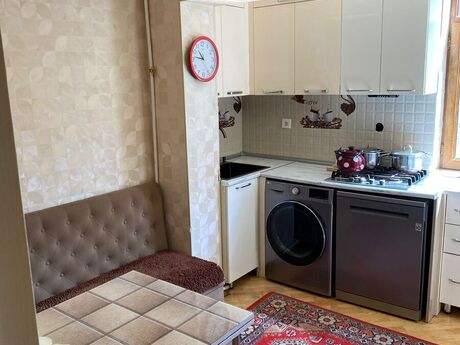 5 otaqlı köhnə tikili - İnşaatçılar m. - 120 m²