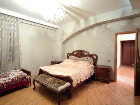 4 otaqlı yeni tikili - Elmlər Akademiyası m. - 221 m²