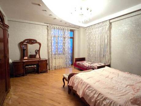4 otaqlı yeni tikili - Elmlər Akademiyası m. - 221 m²