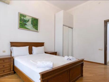 Elan №5861928 - Bakı, İçəri Şəhər m., 3 otaqlı, 100 m², 4/5 mərtəbə