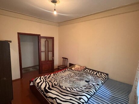 2 otaqlı köhnə tikili - 8-ci mikrorayon q. - 70 m²