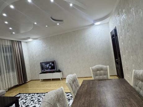 Satılır 2 otaqlı yeni tikili 83 m², 8-ci kilometr q.