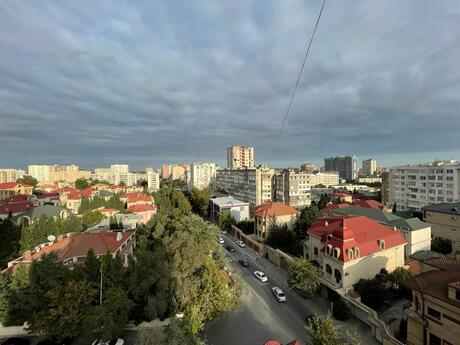 4 otaqlı köhnə tikili - 8-ci mikrorayon q. - 110 m²