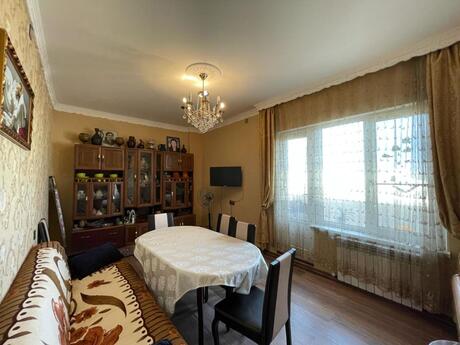 4 otaqlı köhnə tikili - 8-ci mikrorayon q. - 110 m²