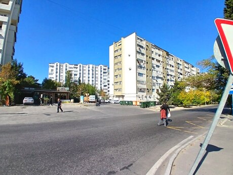 3 otaqlı köhnə tikili - Qara Qarayev m. - 70 m²
