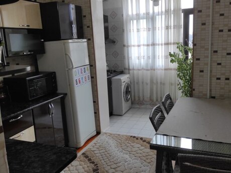 3 otaqlı köhnə tikili - Yeni Günəşli q. - 90 m²
