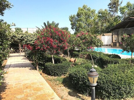 8 otaqlı həyət evi/bağ evi - Şağan q. - 594 m²