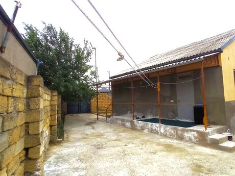 6 otaqlı həyət evi/bağ evi - Saray q. - 180 m²